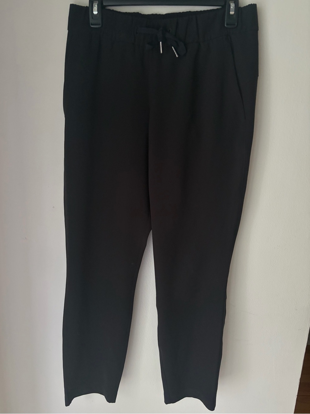 49. Size 10 LULULEMON Black On The Fly Pants *small flaw